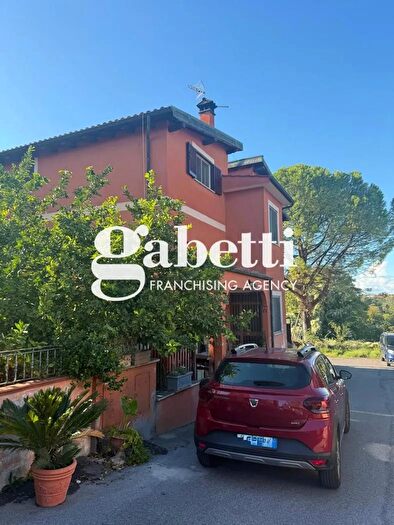 Appartamento trilocale in vendita in Via del Casale Rocchi, Roma