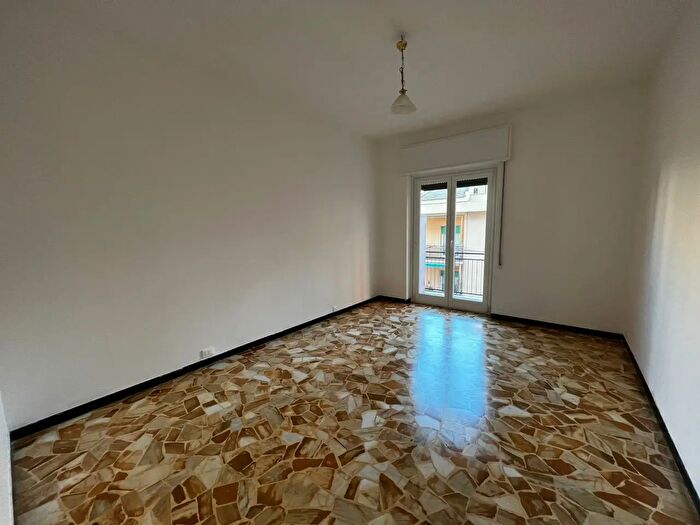 Appartamento con 5 locali in affitto in Via Francesco Pastonchii, Genova