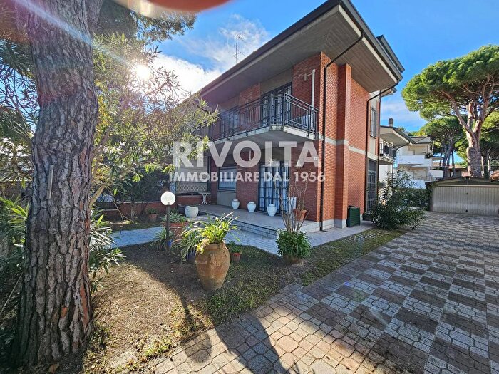 Casa con 8 locali in vendita in Viale Antonio Gramsci, Cervia