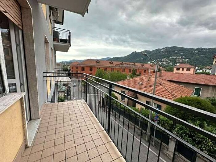 Appartamento trilocale in affitto in Via Monte Grappa, Como Sole, Como