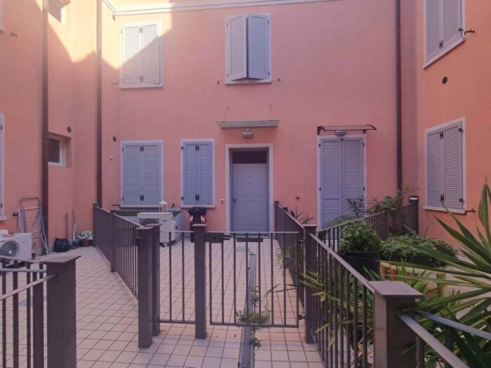 Appartamento trilocale in affitto in Via Ugo Sbrilanci, Centro Storico, Carpi