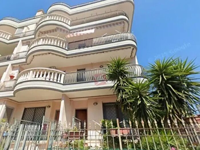 Appartamento trilocale in affitto in Via Villarosa, Roma