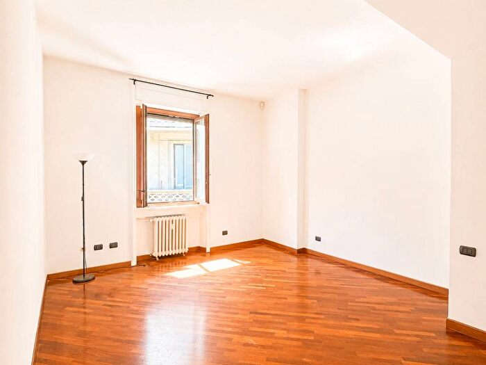 Appartamento trilocale in affitto in Via Ruggiero Settimo, Washington, Milano