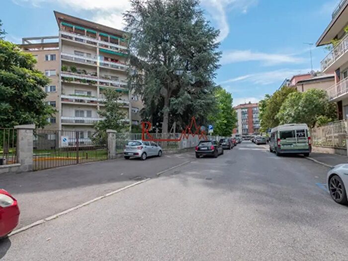 Appartamento bilocale in vendita in Via Moncalvo, Milano