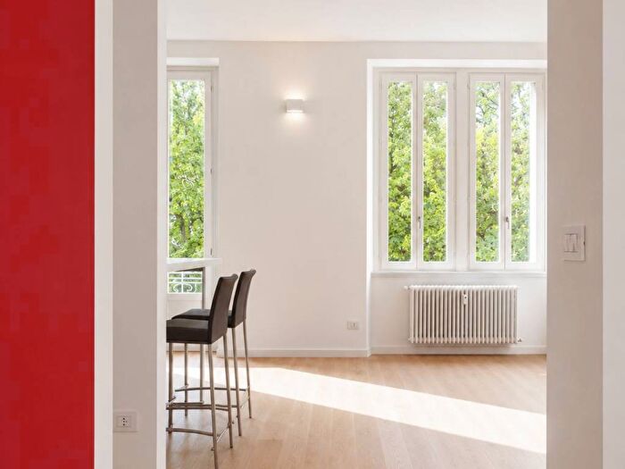 Appartamento trilocale in affitto in Via Giovanni Battista Morgagni, Morgagni, Milano