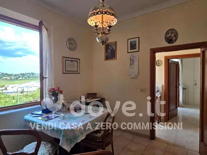 Casa con 6 locali in vendita in Via della Resistenza, Montepulciano