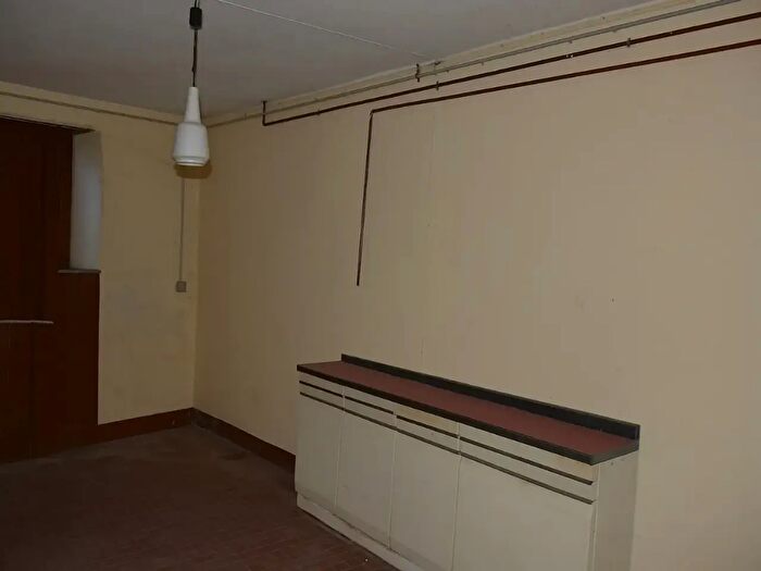 Casa con 6 locali in vendita in Castelveccana