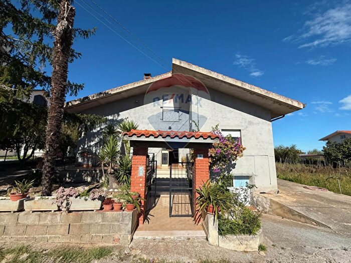 Casa con 7 locali in vendita in Villa Selciaroli, Crecchio
