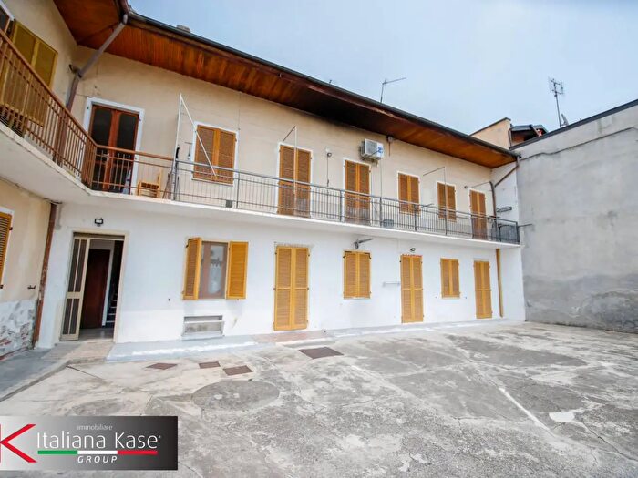 Appartamento trilocale in vendita in Via Barone, Candia Canavese