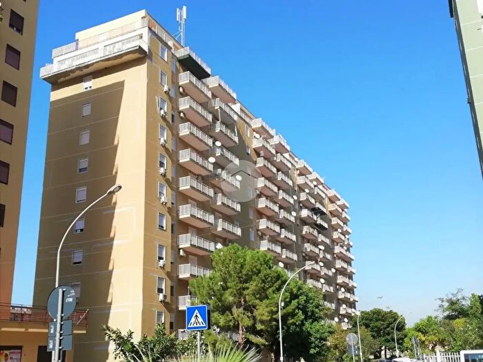 Appartamento quadrilocale in vendita in Via Azolino Hazon, Palermo