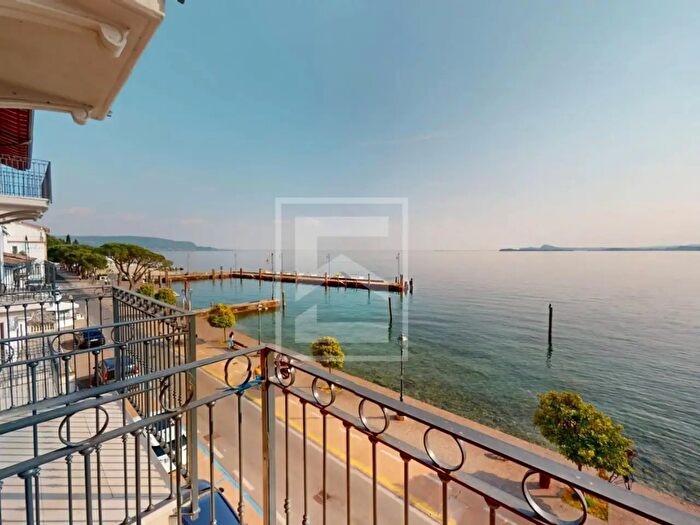 Appartamento trilocale in vendita in Lungolago Zanardelli, Toscolano Maderno