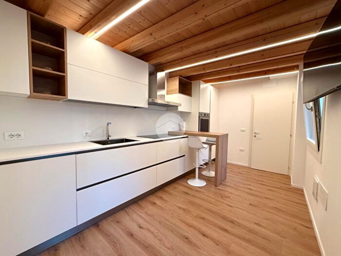 Casa bilocale in vendita in Via Sottomarina, Chioggia