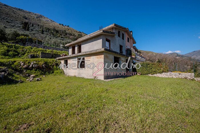 Casa trilocale in vendita in Contrada Valle Troglia, Itri