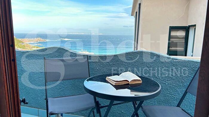 Appartamento con 6 locali in vendita in La Tua Finestra sul Mare Piazza San Vittorio, Santa Teresa Gallura