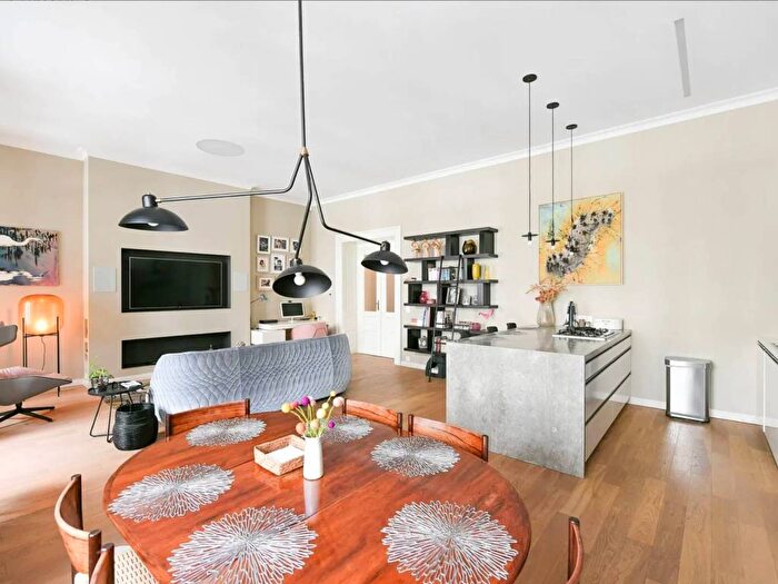 Appartamento quadrilocale in affitto in Via Bernardino Luini, Cadorna Castello, Milano