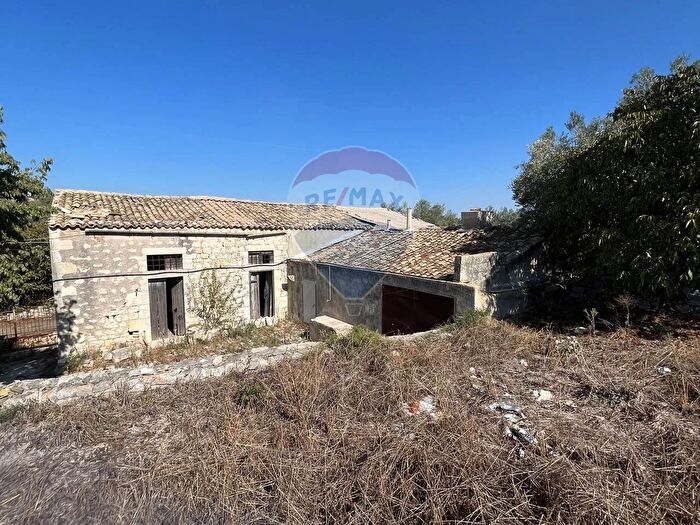 Casa con 5 locali in vendita in Contrada Rassabia Snc, Modica