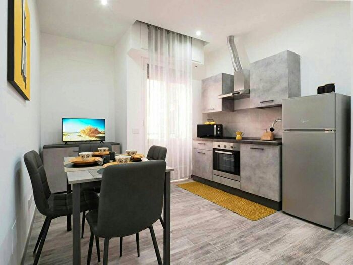 Appartamento trilocale in affitto in Via Manduria, Gratosoglio, Milano