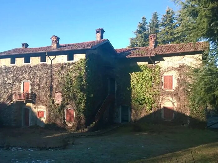 Casa in vendita in Via Papa Giovanni XXIII, Castello Di Brianza