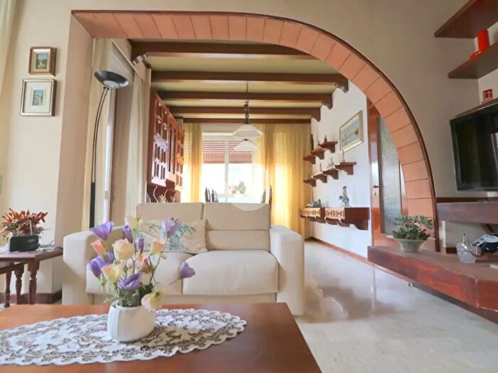 Appartamento quadrilocale in vendita in Via San Carlo Borromeo, Rho