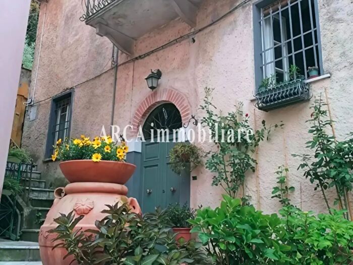 Appartamento con 6 locali in vendita in Seravezza