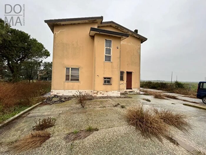 Casa con 5 locali in vendita in Porto Viro