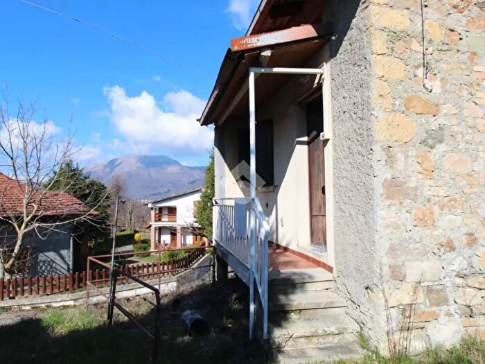 Casa trilocale in vendita in Via XXV Marzo, Villa Minozzo