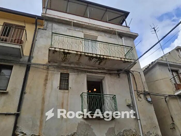Casa quadrilocale in vendita in Via Giacomo Leopardi, Gioiosa Ionica