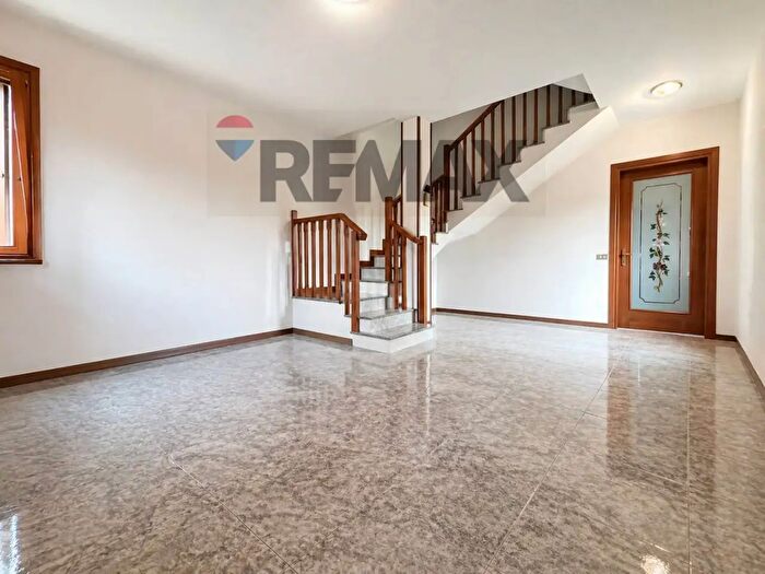 Casa con 6 locali in vendita in Via Judrio, Padova
