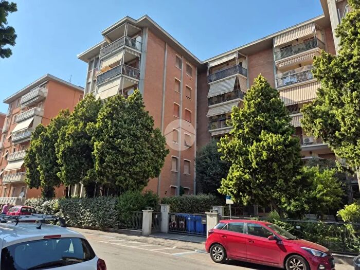 Appartamento trilocale in vendita in Via Giuseppe Rossi, Parma