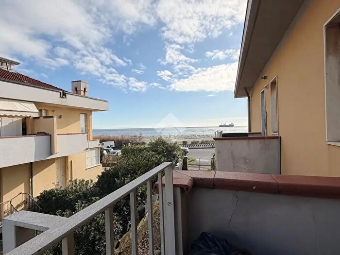 Appartamento bilocale in vendita in Viale Giovanni da Verrazzano, Carrara