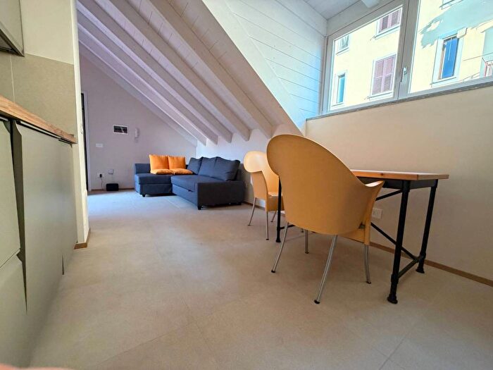 Appartamento trilocale in affitto in Via Padova, Pasteur, Milano