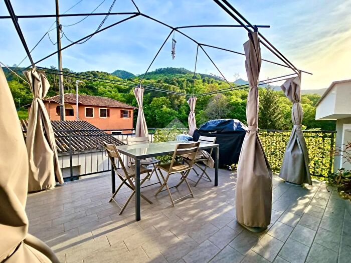 Casa con 6 locali in vendita in Strada Ciambellino, Albenga