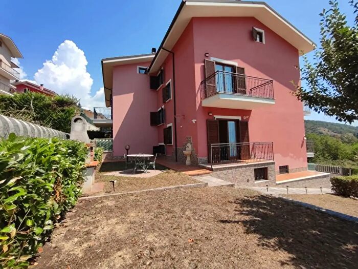 Casa con 6 locali in vendita in Strada Statale Bis, L'Aquila