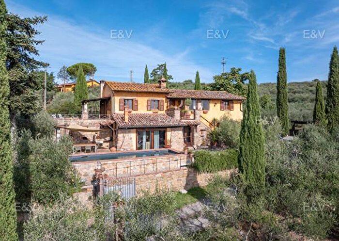 Casa con 6 locali in vendita in Via Giacomo Brodolini, Panicale