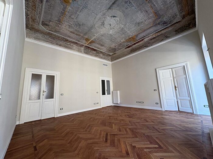 Appartamento con 7 locali in affitto in Via Genova, Roma