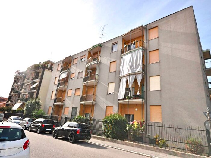 Appartamento trilocale in affitto in Via Luigi Lagrange, San Paolo, Novara