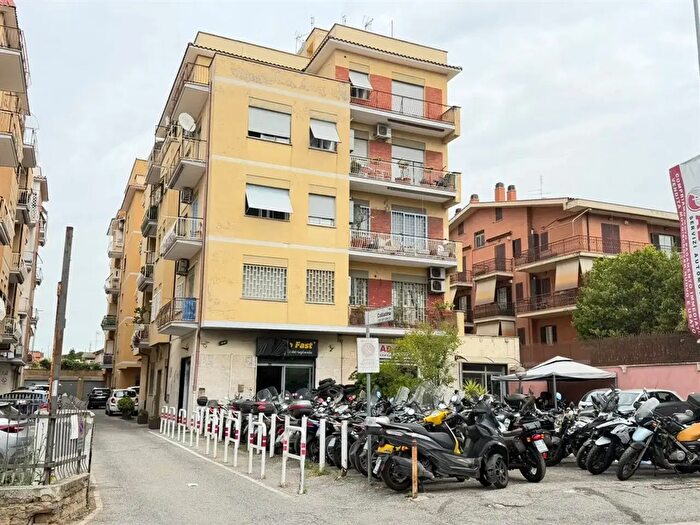 Appartamento trilocale in vendita in Via Collatina, Roma