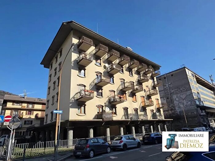 Appartamento con 5 locali in vendita in Via Chambéry, Aosta