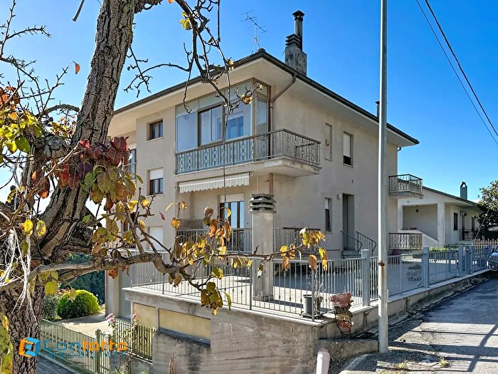 Appartamento con 10 locali in vendita in Via Francesco Egidi, Montefiore DellAso