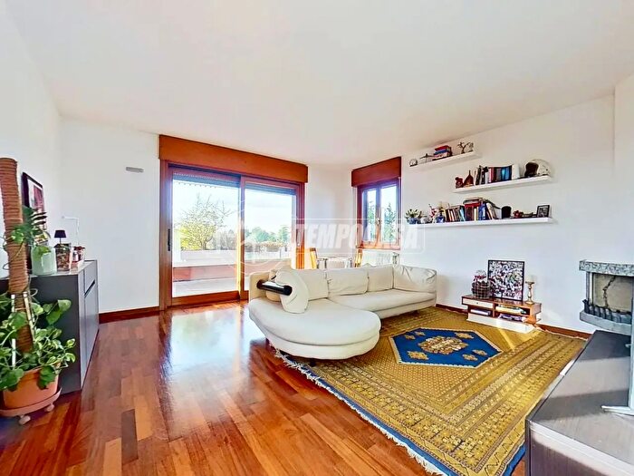 Appartamento quadrilocale in vendita in Viale Pietro Toselli, Legnano