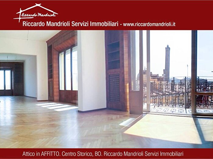 Casa con 6 locali in affitto in Piazza San Martino, Centro Storico, Bologna