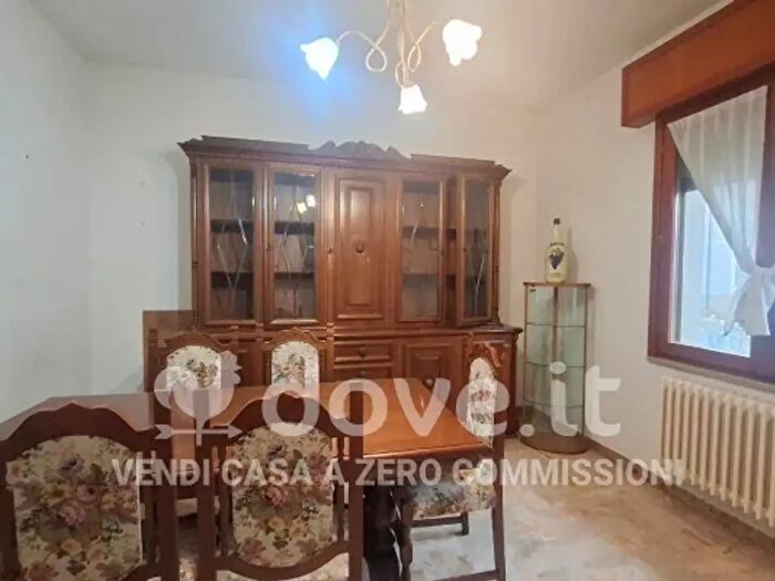 Casa con 6 locali in vendita in Montelabbate