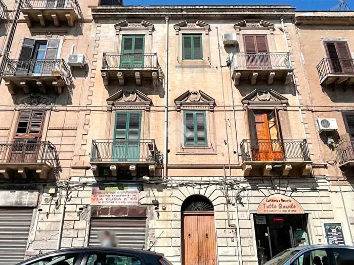 Appartamento trilocale in vendita in Via Pindemonte, Palermo