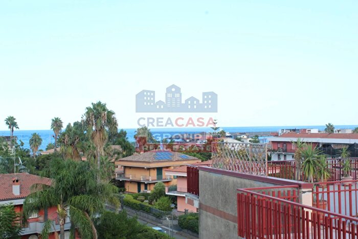 Appartamento con 6 locali in vendita in Via Torrente Malorato, Mascali