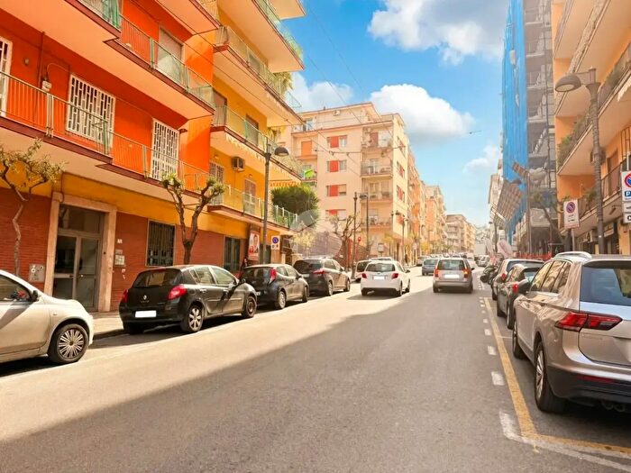 Appartamento trilocale in vendita in Via della Libertà, Portici