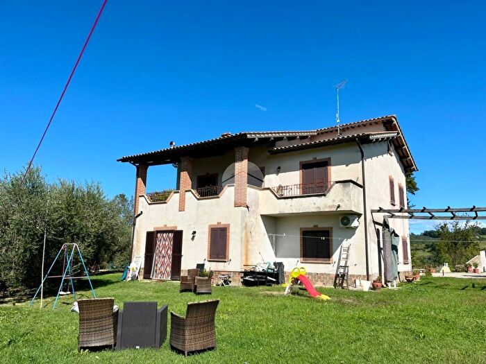 Casa con 8 locali in vendita in Via Colli, Collevecchio