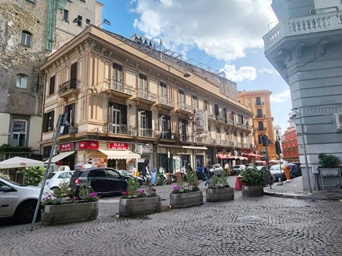 Appartamento con 5 locali in affitto in Via Salvatore Trinchese, Tribunali, Napoli