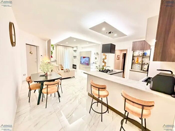 Appartamento quadrilocale in vendita in Via Carlo Pezone, Parete