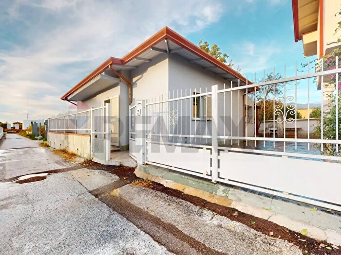 Casa con 5 locali in vendita in Via San Leonardo, Massa