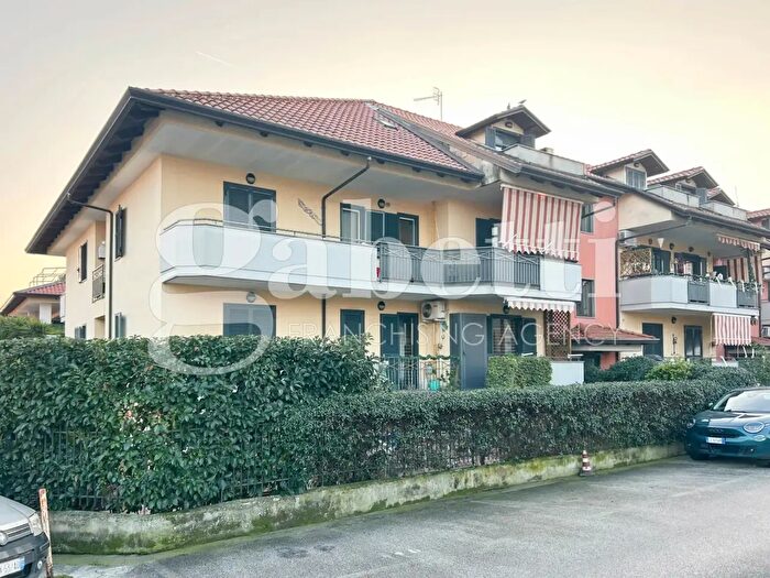 Casa trilocale in vendita in Via Staffetta, Giugliano In Campania